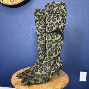 Donald J. Pliner UNIQUE Green Heeled Stretch Tall Boots w/ Black Embroidery | 6